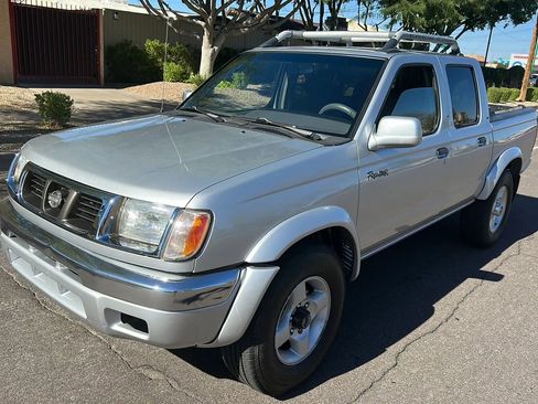 Used 2000 Nissan Frontier XE image 17
