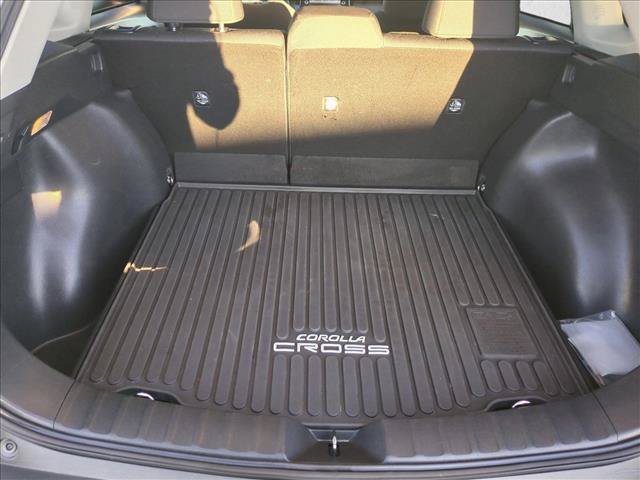 Certified 2022 Toyota Corolla Cross LE w/ Moonroof Package AWD/4WD image 6