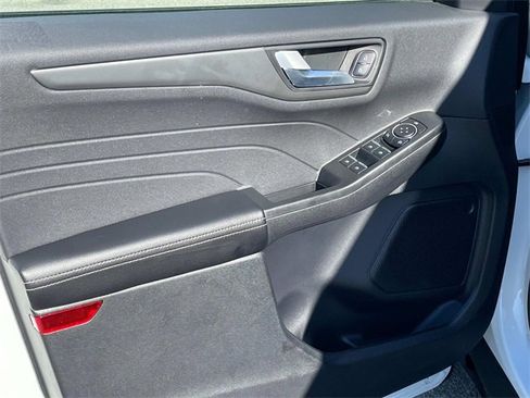 New 2025 Ford Escape SE image 15