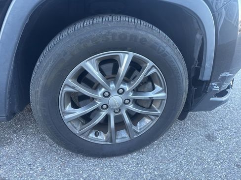 Used 2019 Jeep Cherokee Latitude Plus w/ Comfort/Convenience Group image 9