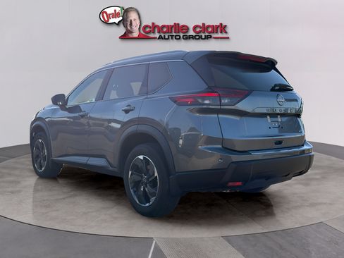 Used 2025 Nissan Rogue SV w/ SV Premium Package FWD image 3