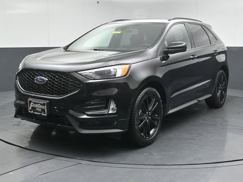 Used 2023 Ford Edge ST-Line w/ Class II Trailer Tow Package image 3