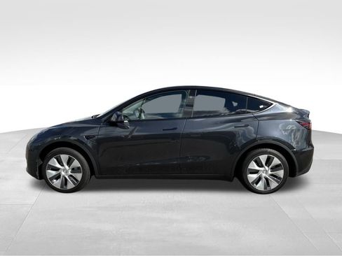 Used 2024 Tesla Model Y 2WD image 2