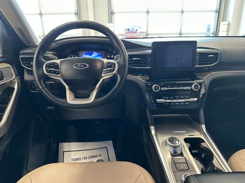 Used 2023 Ford Explorer Limited w/ Equipment Group 301A image 18