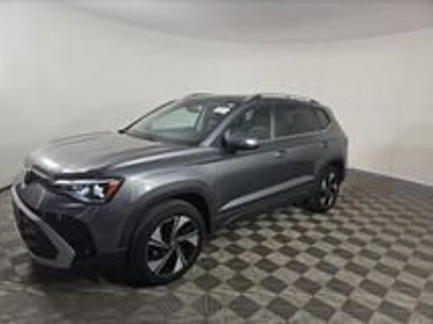Used 2025 Volkswagen Taos SE AWD/4WD image 21
