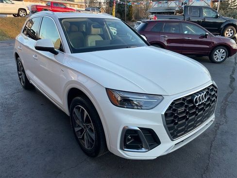 Used 2022 Audi Q5 2.0T Premium w/ Convenience Package image 4