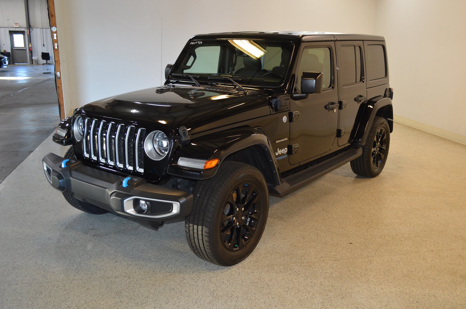 Used 2022 Jeep Wrangler Unlimited Sahara w/ Cold Weather Group AWD/4WD image 7