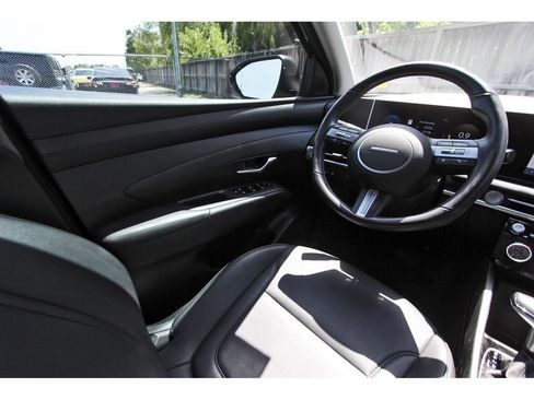 Certified 2025 Hyundai Tucson SEL FWD image 9