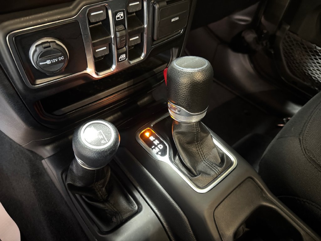 Used 2023 Jeep Gladiator Sport AWD/4WD image 21
