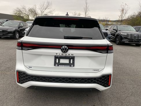 New 2025 Volkswagen Tiguan SE R-Line image 6