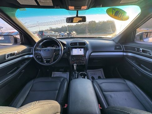 Used 2017 Ford Explorer XLT w/ Equipment Group 202A image 30