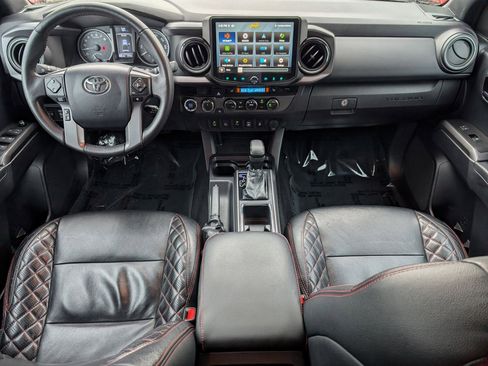 Used 2017 Toyota Tacoma TRD Off-Road w/ Premium & Technology Package AWD/4WD image 25