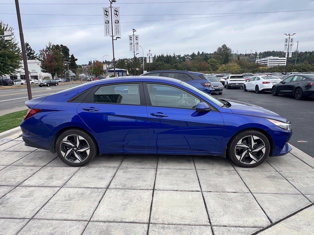 Used 2023 Hyundai Elantra SEL w/ Convenience Package FWD image 4