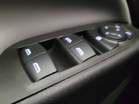 Used 2023 Chevrolet Equinox LS image 27