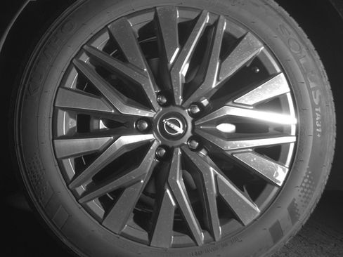 Used 2025 Nissan Altima 2.5 SV FWD image 12