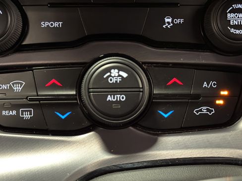 Used 2019 Dodge Challenger SXT RWD image 17