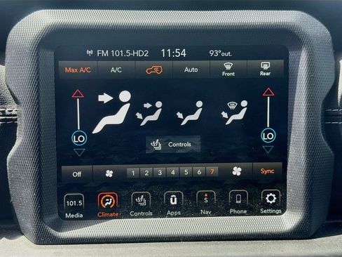 Certified 2022 Jeep Wrangler Unlimited Sahara w/ LED Lighting Group AWD/4WD image 17