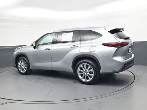 Used 2023 Toyota Highlander Limited image 7
