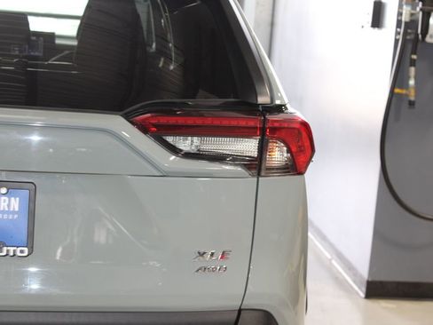 Used 2022 Toyota RAV4 XLE AWD/4WD image 38