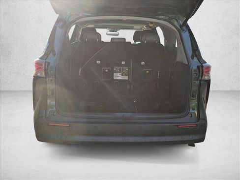 Used 2021 Toyota Sienna XLE image 6