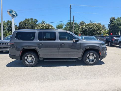 Used 2024 Jeep Wagoneer 4WD image 2