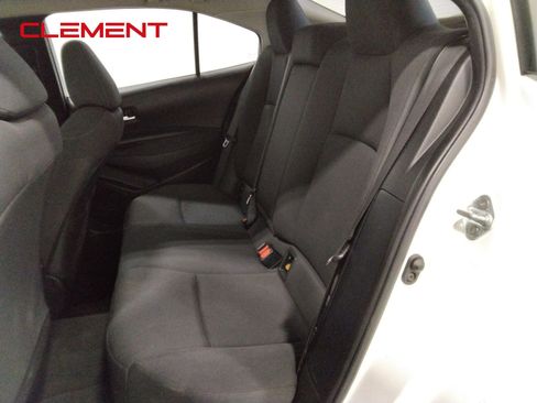 Used 2021 Toyota Corolla LE image 29