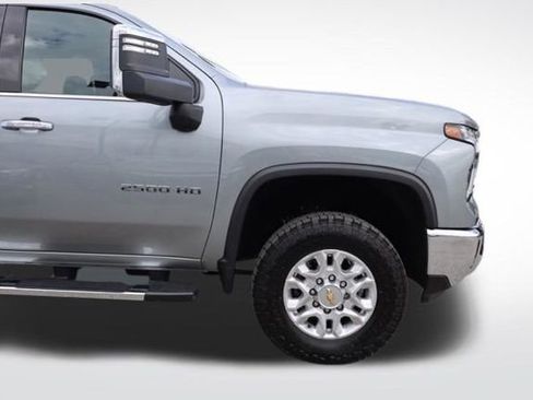 Used 2024 Chevrolet Silverado 2500 LTZ w/ LTZ Convenience Package AWD/4WD image 14