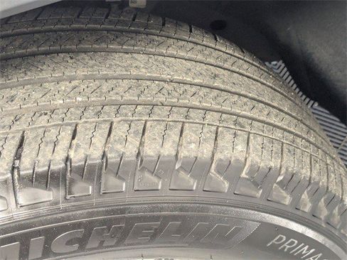 Certified 2025 GMC Sierra 1500 SLT image 8