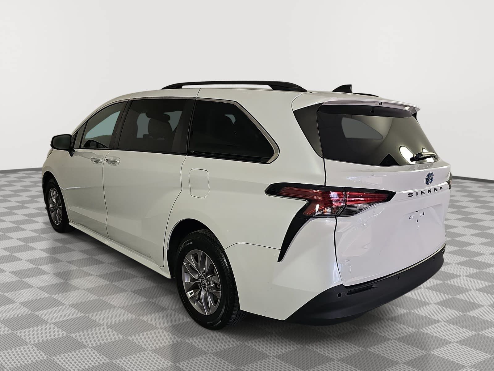 Used 2022 Toyota Sienna XLE FWD image 6