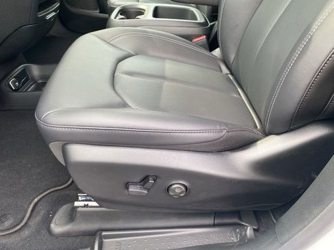 New 2026 Chrysler Pacifica Select w/ S Appearance Package image 20