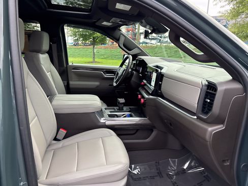 Used 2025 Chevrolet Silverado 1500 LTZ AWD/4WD image 25