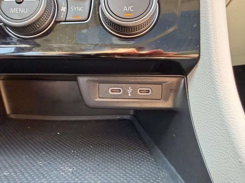 Used 2023 Volkswagen Jetta SE FWD image 25