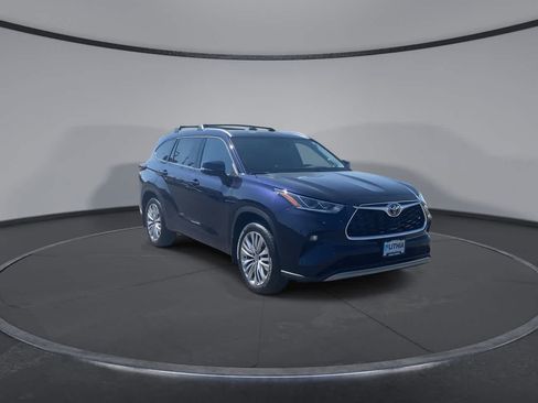 New 2026 Toyota Highlander Platinum AWD/4WD image 4