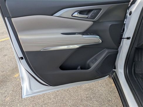 New 2026 Chevrolet Traverse LT image 8