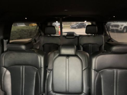 Used 2023 Jeep Wagoneer L 4WD image 10