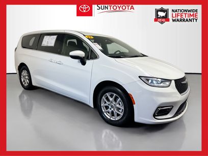 Used 2023 Chrysler Pacifica Touring