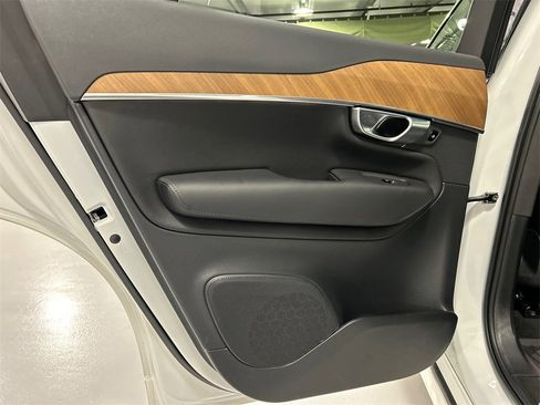Certified 2024 Volvo XC90 B5 Plus w/ Protection Package Premier image 22