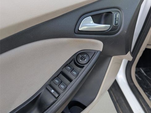 Used 2018 Ford Focus SE image 9
