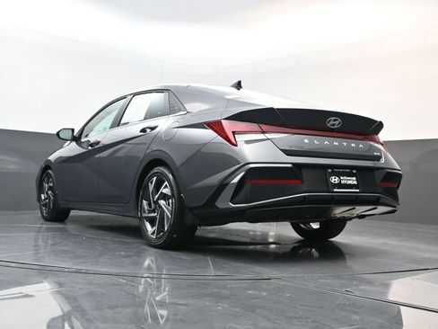 Certified 2025 Hyundai Elantra Limited image 25