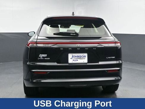 Used 2025 Toyota Crown Signia Limited image 10