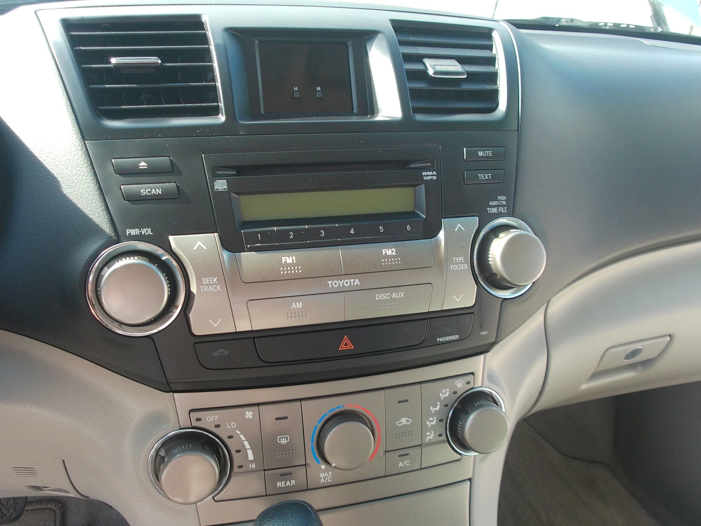 Used 2010 Toyota Highlander 2WD w/ 3rd Row Seat Pkg image 17