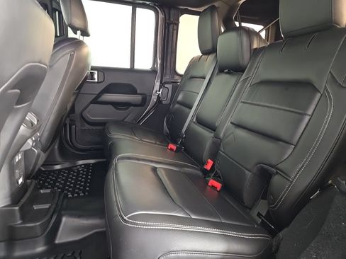 Used 2018 Jeep Wrangler Unlimited Sahara AWD/4WD image 12