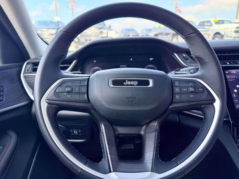 Used 2022 Jeep Grand Cherokee Limited AWD/4WD image 16
