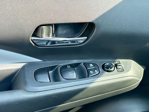 Used 2023 Nissan Kicks SR w/ SR Premium Package FWD image 18