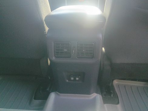Used 2019 Toyota RAV4 XLE AWD/4WD image 9