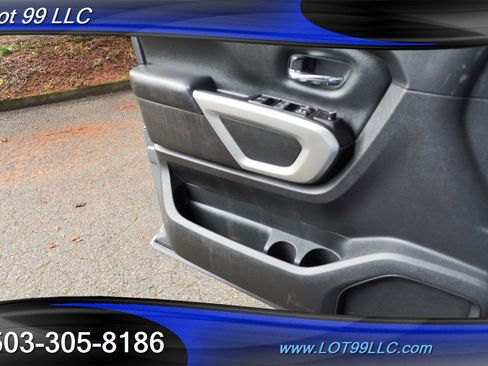 Used 2021 Nissan Titan SV w/ SV Convenience Package image 25