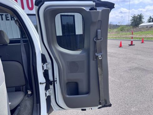 Used 2018 Nissan Frontier S RWD image 12