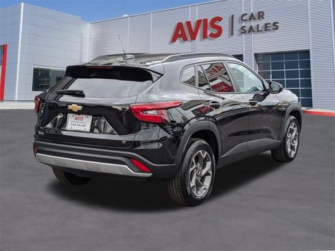Used 2025 Chevrolet Trax LT w/ LT Convenience Package image 6