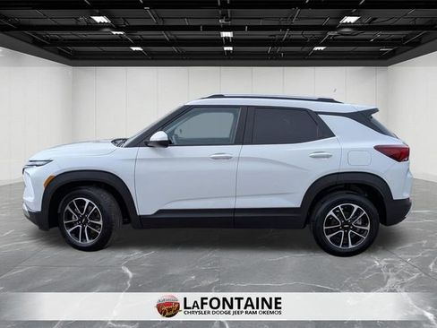 Used 2025 Chevrolet TrailBlazer LT image 2