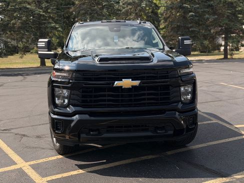Used 2024 Chevrolet Silverado 2500 Custom w/ Custom Convenience Package AWD/4WD image 2